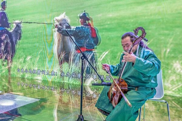 Traditional Chinese Culture Shines at Shenzhen Cultural Industries Fair Traditional Chinese culture in spotlight at Shenzhen industrial fair