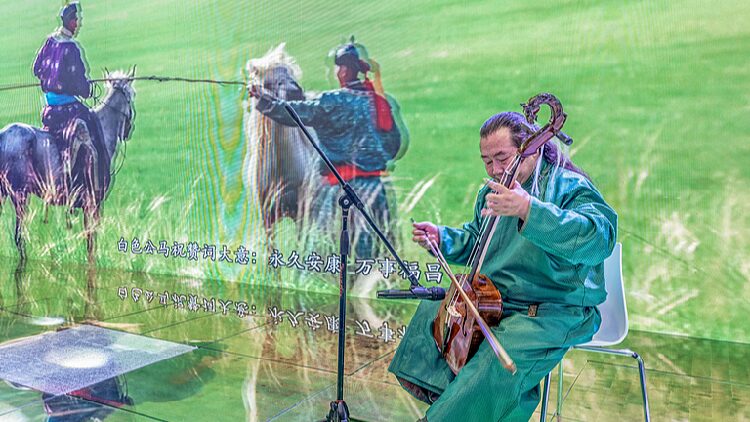 Traditional Chinese Culture in Spotlight at Shenzhen Industrial Fair 