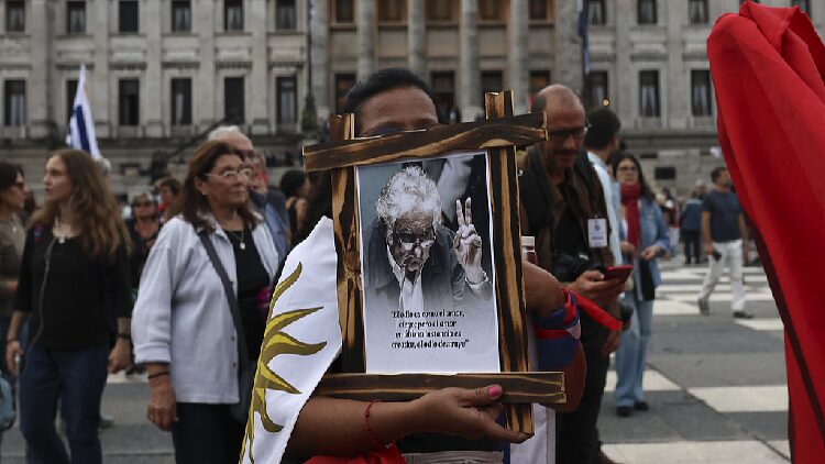 Xi Jinping Mourns Uruguay’s Former President Mujica Xi extends condolences to Uruguayan president over Mujica's death