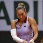 Zheng Qinwen Beats Emiliana Arango to Reach French Open Third Round 