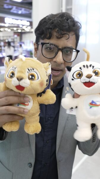 # - My News! a One minute Stroll Through Hunan Gaoqiao Grand Market Video Poster