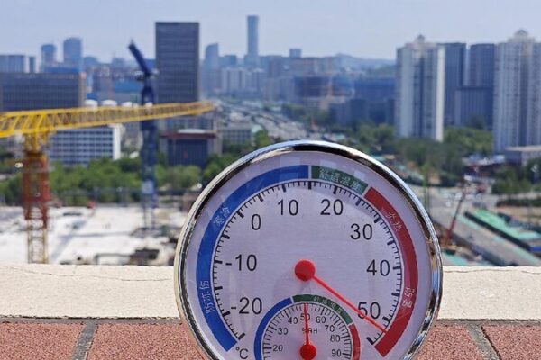 China renews yellow alert for high temperatures