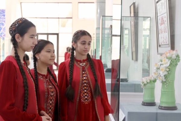 Chinese Cultural Exhibitions Open in Turkmenistan Video Poster 