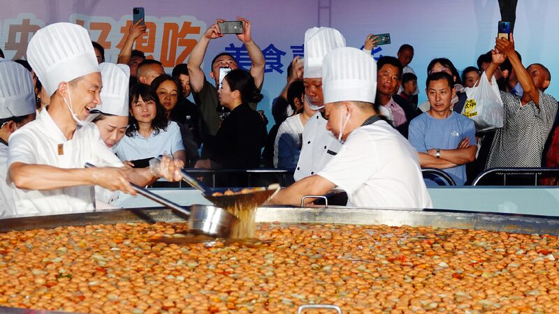 # - My News! Giant Hot Pot Highlights Gourmet Festival in Hubei