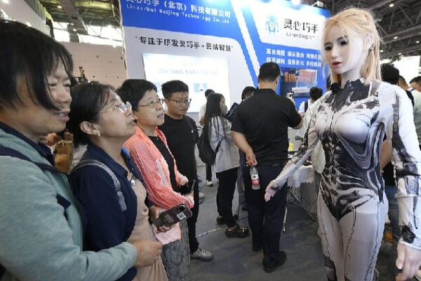 Tesla Bot Makes China Debut at Hangzhou Robot Expo 2025 Hangzhou International Android and Robot Technology Exhibition opens
