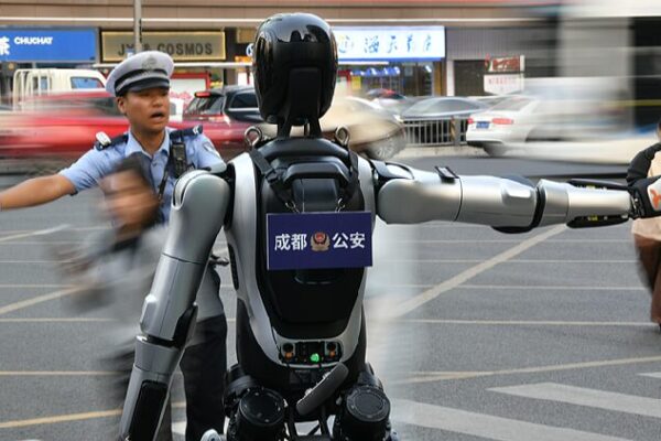 # - My News! Humanoid Robot Offers Traffic Services in Chengdu