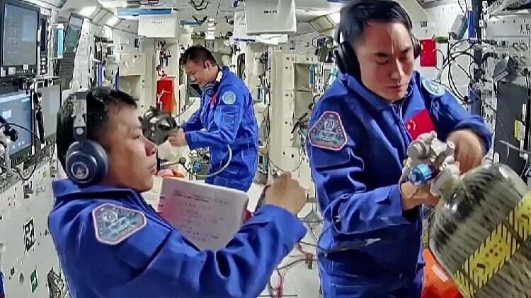 # - My News! Hungarian Students Connect with Chinese Astronauts in Space