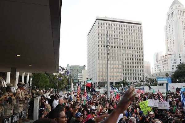 # - My News! Live Police Make mass Arrests in La During Nighttime Curfew