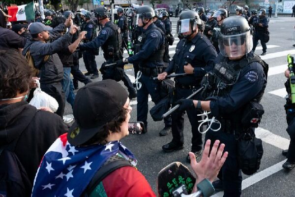 # - My News! Live Protesters Clash with National Guard in La
