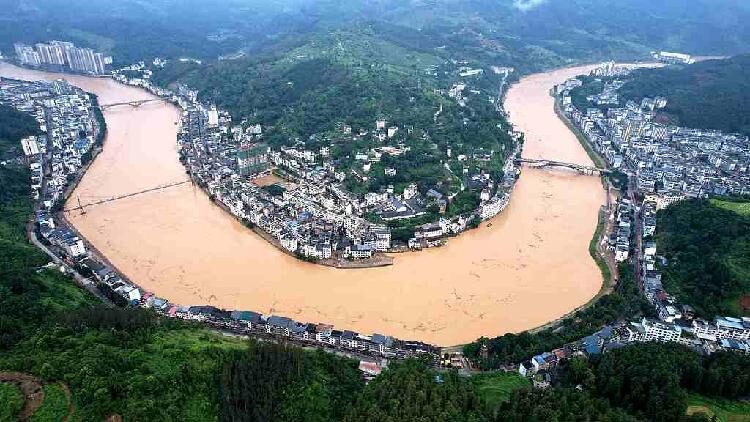 # - My News! Live Rescue Operations Underway for Flood hit Regions in Sw China