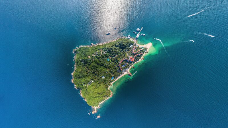 Live Underwater Views of the Marine Ranch on Wuzhizhou Island 