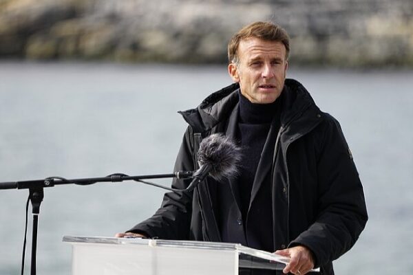 Macron Visits Greenland Criticizes Us Takeover Threats 