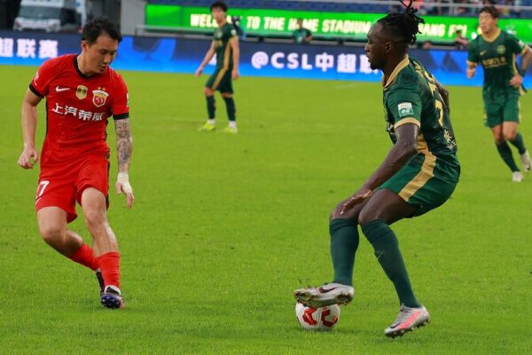 Shanghai Port’s commanding win over Henan keeps title race tight Shanghai Port cruise past Henan to maintain pressure on Beijing Guoan