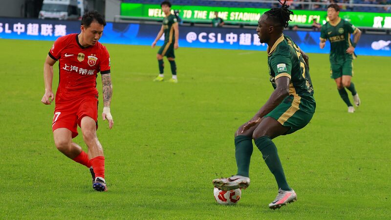 Shanghai Port Cruise Past Henan to Maintain Pressure on Beijing Guoan 