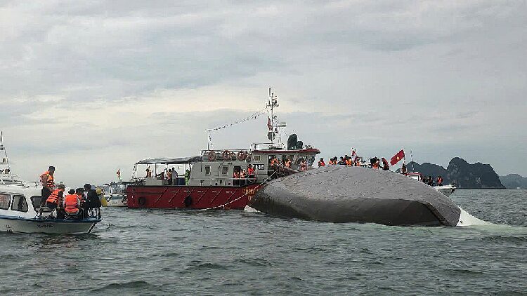 37 Dead After Tourist Boat Capsizes in Vietnams Ha Long Bay 