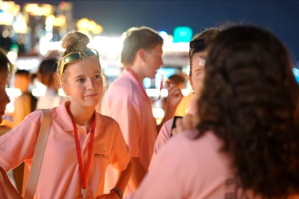 American Choirs Embrace Fuzhou’s Nightlife on Minjiang River Cruise American choirs drift into Fuzhou's night video poster