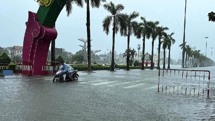 Storm Wipha Strikes Vietnam; Malaysia’s Cash Boost; Asia News Highlights Asia News Wrap: Storm Wipha kills 3 in Veitnam, and more
