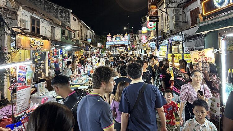 China and Malaysia Launch Visa-Free Travel, Boosting Tourism China-Malaysia visa-free travel now officially in effect