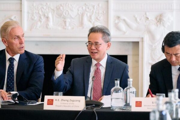 Chinese Ambassador Calls for Stronger Sino-UK Ties at London Symposium China Ambassador to UK attends Sino-UK Financial Education Symposium
