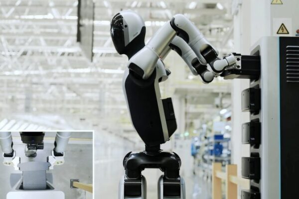 China unveils first humanoid robot that can change its own batteries video poster