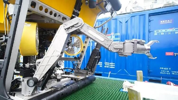 China Debuts Advanced Deep-Sea Robotic Arm with Seven Functions China unveils homegrown deep-sea robotic arm with seven functions
