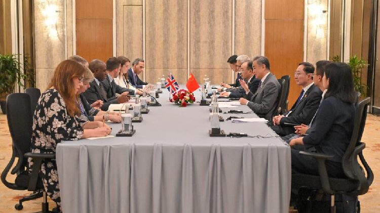 Chinese Fm Meets British Counterpart to Discuss Ties 