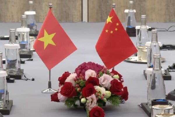 Chinese, Vietnamese FMs vow to safeguard global multilateralism