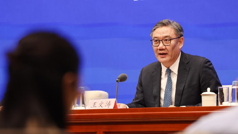 Chinese Commerce Minister Declares Decoupling with U.S. Impossible Commerce minister: Any attempt to 'decouple' China-U.S. bound to fail