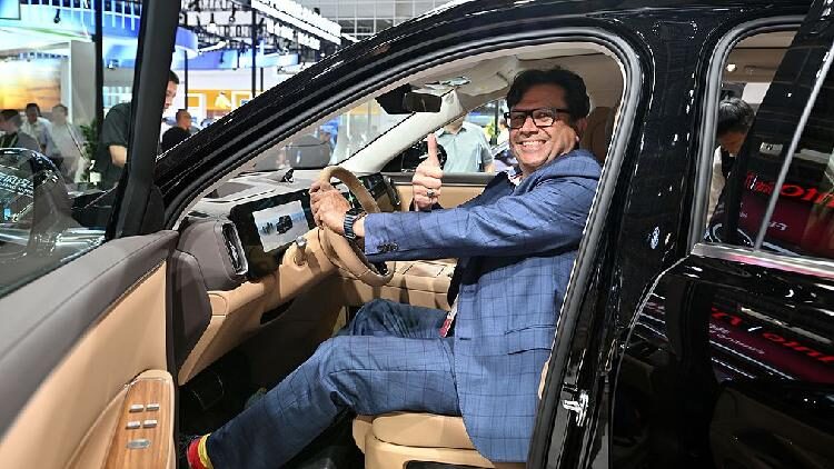 Global Automakers Plug into China’s Smart Supply Chains Global automakers eye deeper role in China's smart supply chains