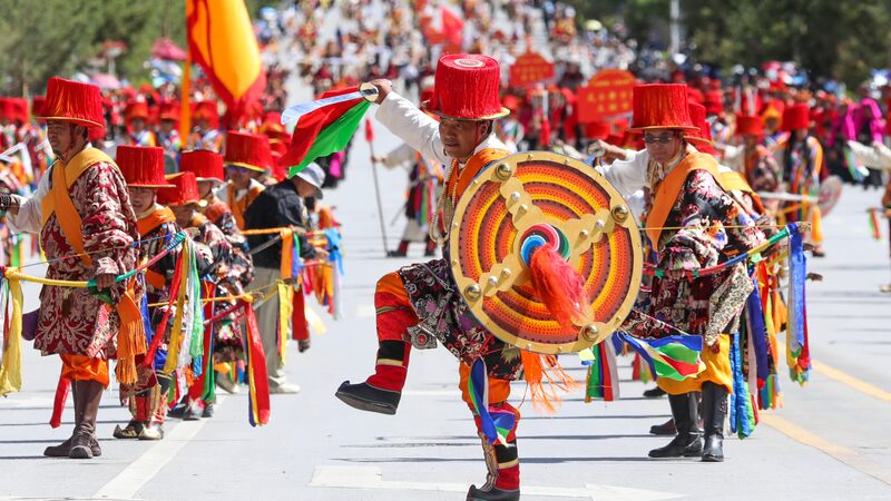 Khampa Parade Brings Tibetan Culture to Life in Yushu 