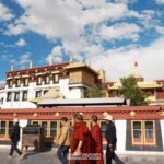 Lhasas Most Popular Pedestrian Street Bakuo Street 