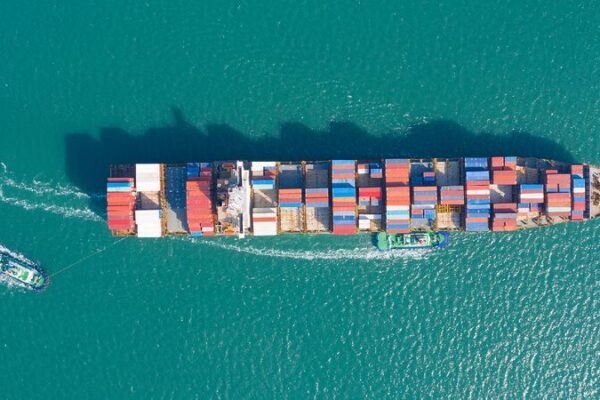 Report: Asia's growth accelerates but looming risks dampen outlook