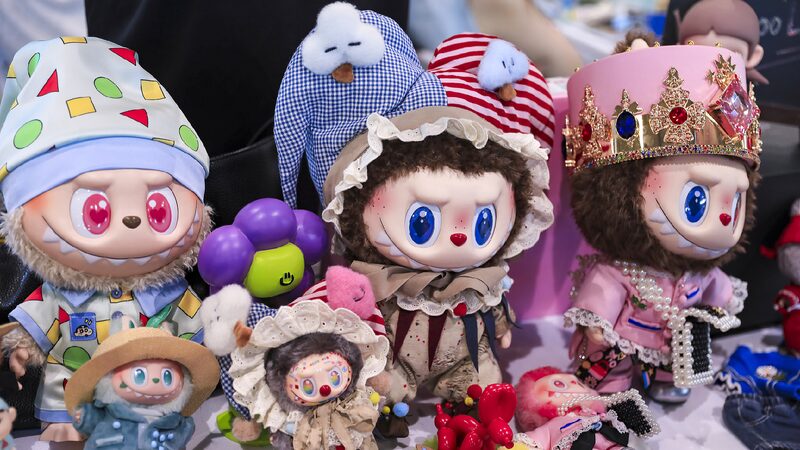 Trendy toys exhibition draws hordes of fans to Shanghai