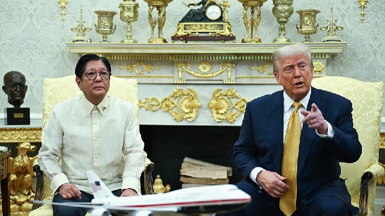 Trump announces trade deal after meeting Philippine president