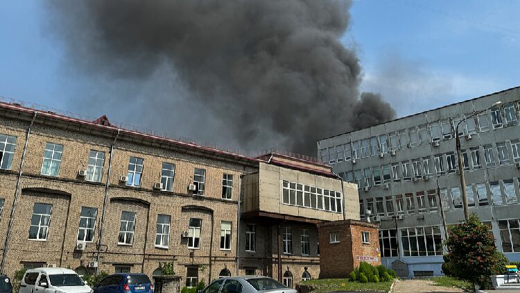 Trump Approves Weapons for Ukraine, Considers Sanctions on Russia Trump approves weapon delivery to Ukraine, signals sanctions on Russia