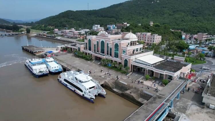 Typhoon Wipha Making Landfall in S China Infrastructure Shutting Down 