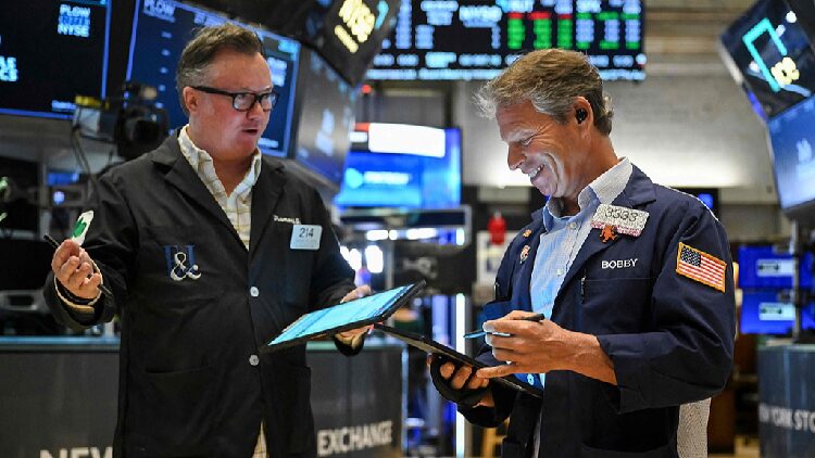 US Stocks Surge as Investors Eye Tech Earnings and Trade Deals US stocks close higher amid investor optimism for major tech earnings