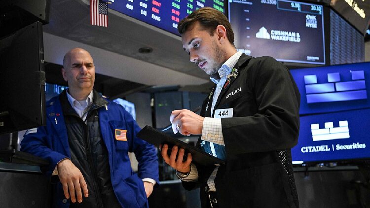 US stocks close mixed amid wave of earnings