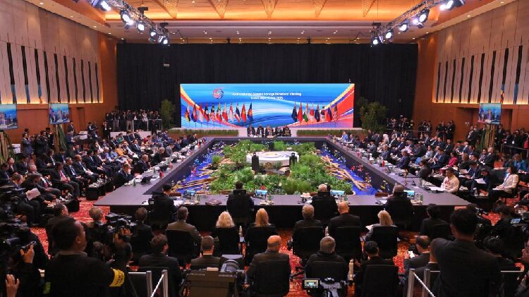 Wang Yi Expounds Chinas Position on South China Sea Arbitration Case 